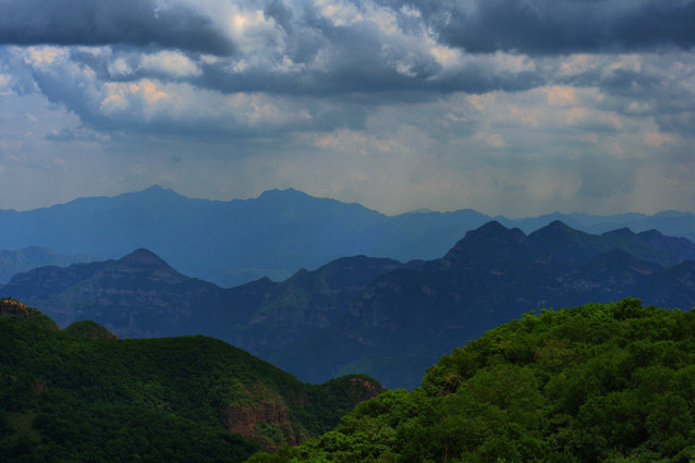 层峦叠翠<br /> 层峦叠翠