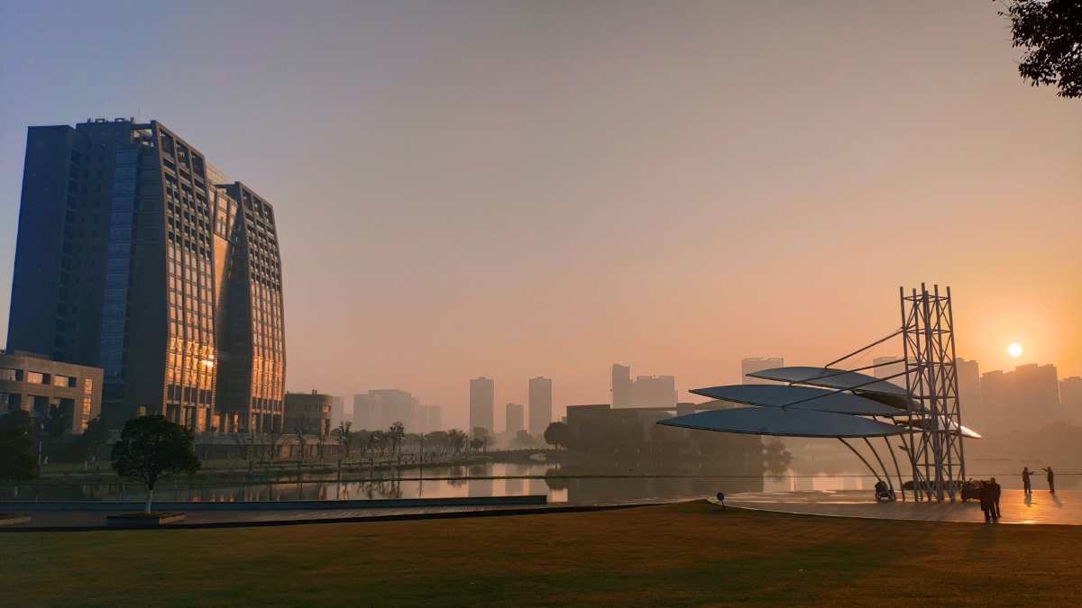 晨曦下的昆山时代大厦