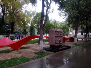 2747596