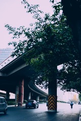 594932