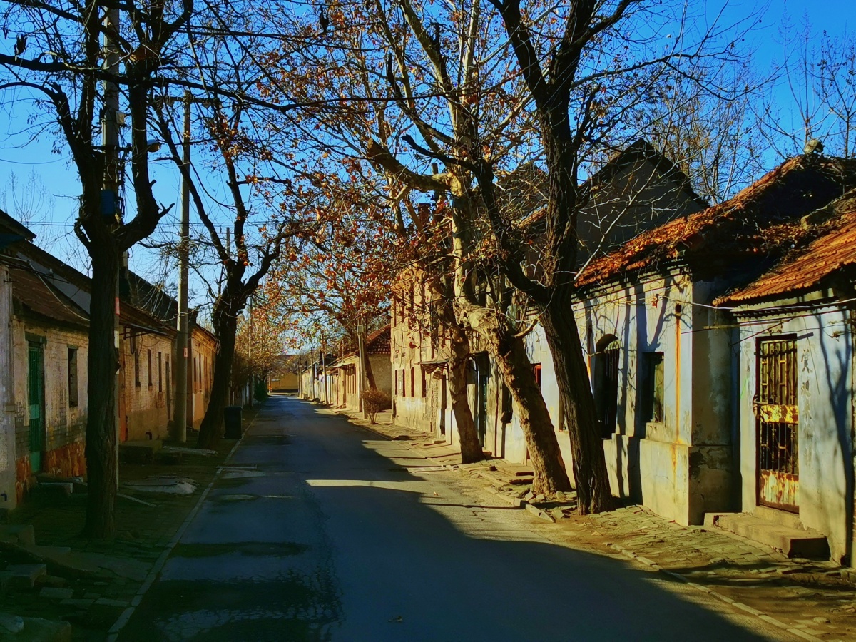 《静悄悄的老街》山东省潍坊城区解放前叫潍县,也是山东历史上有名的