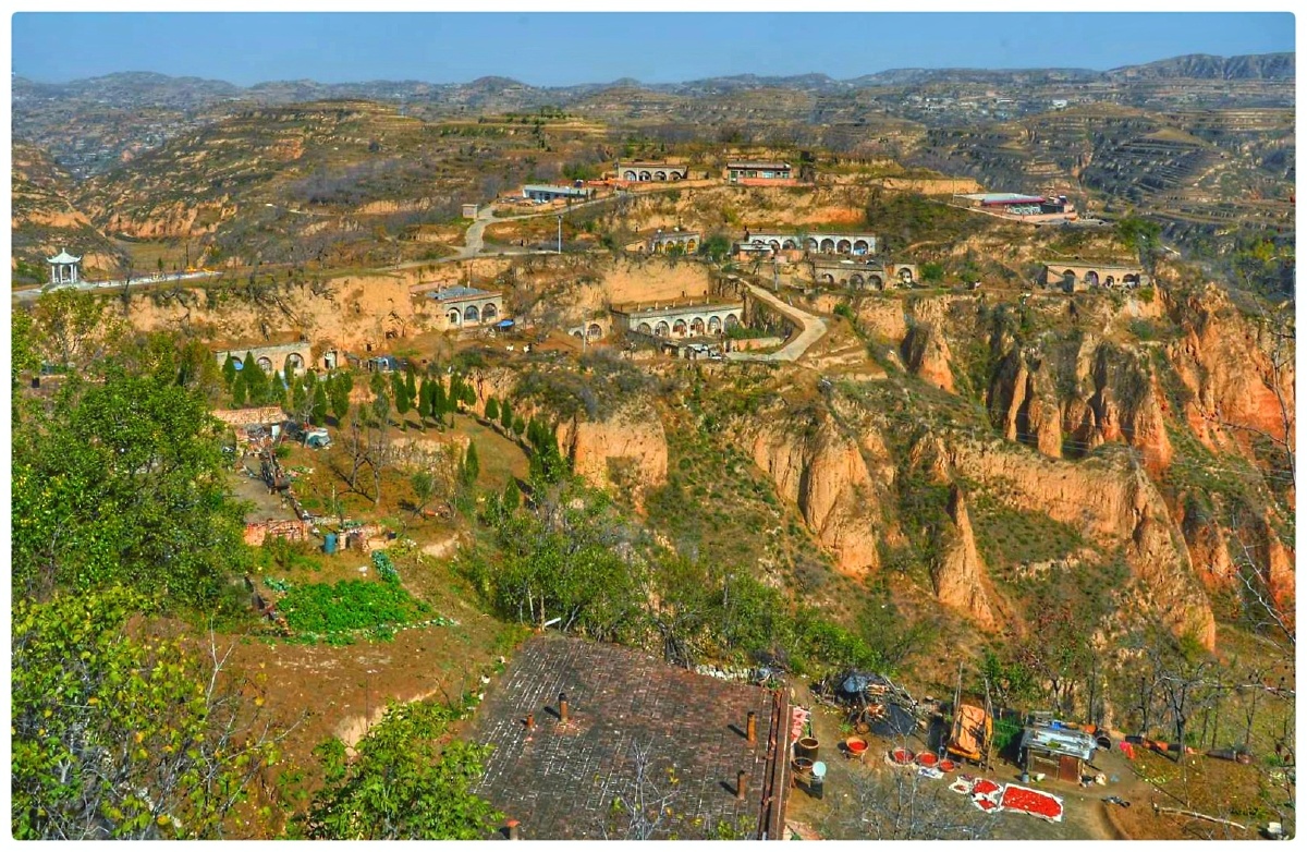 《吕梁小山村》