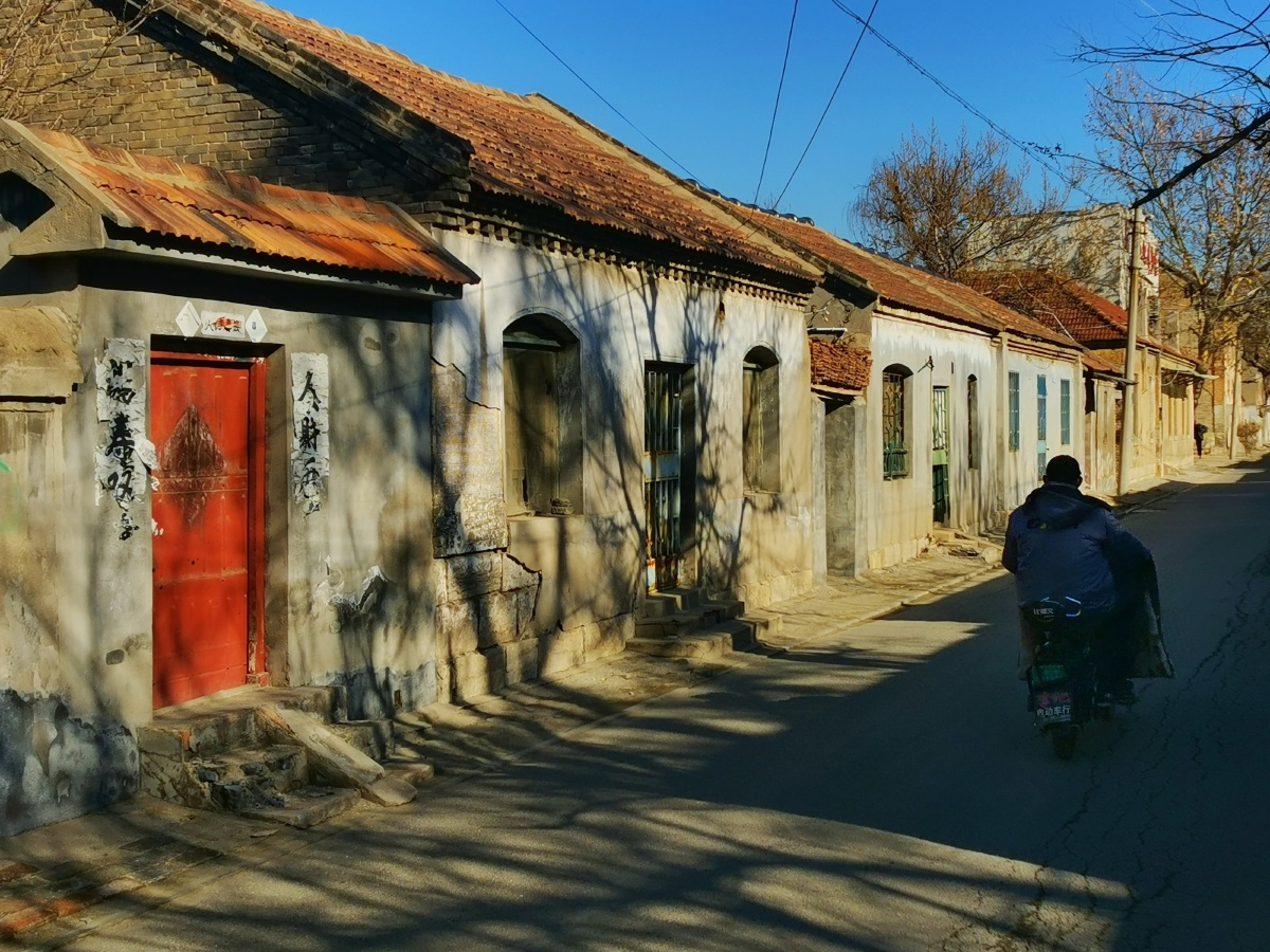 《静悄悄的老街》山东省潍坊城区解放前叫潍县,也是山东历史上有名的