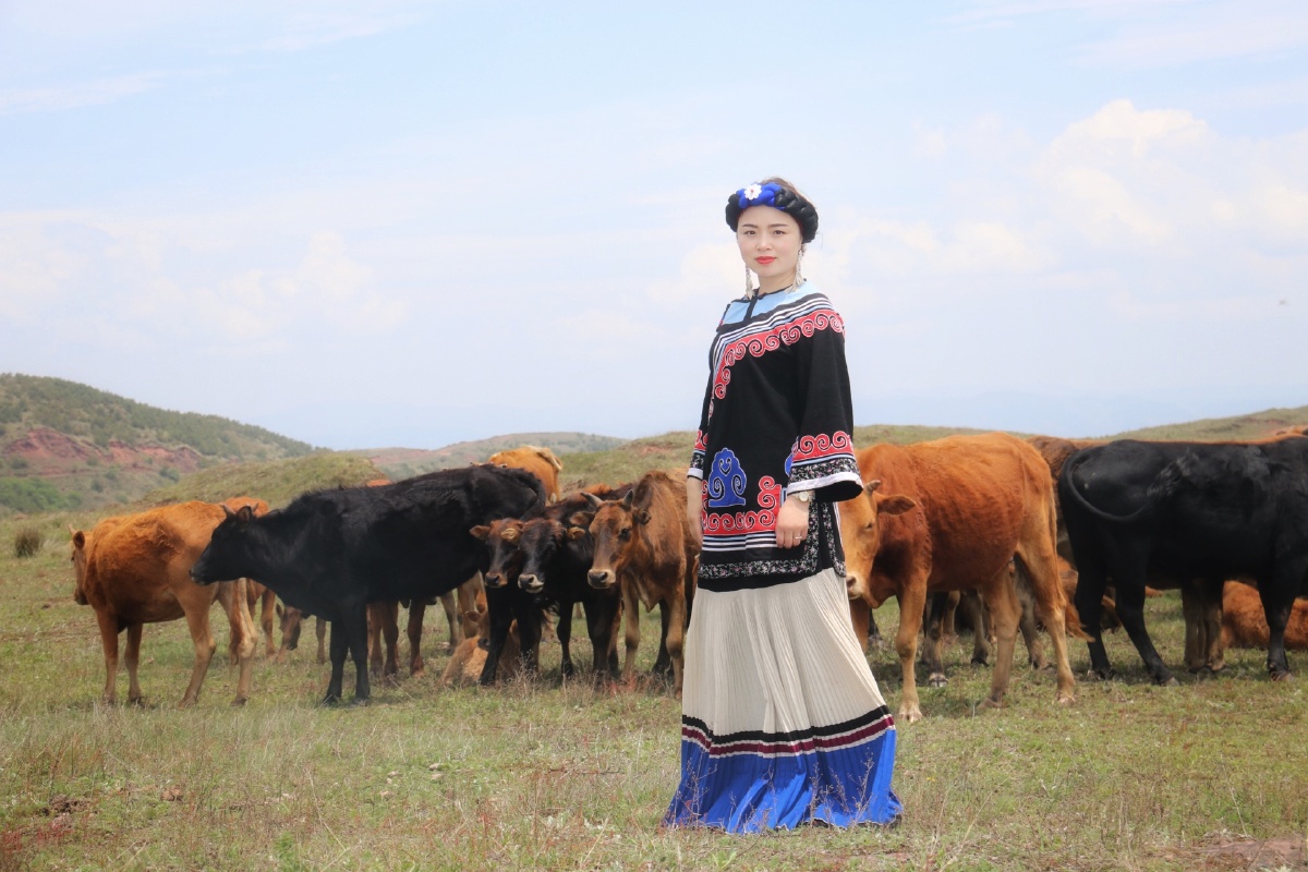 彝族姑娘 - 呷局 - 图虫