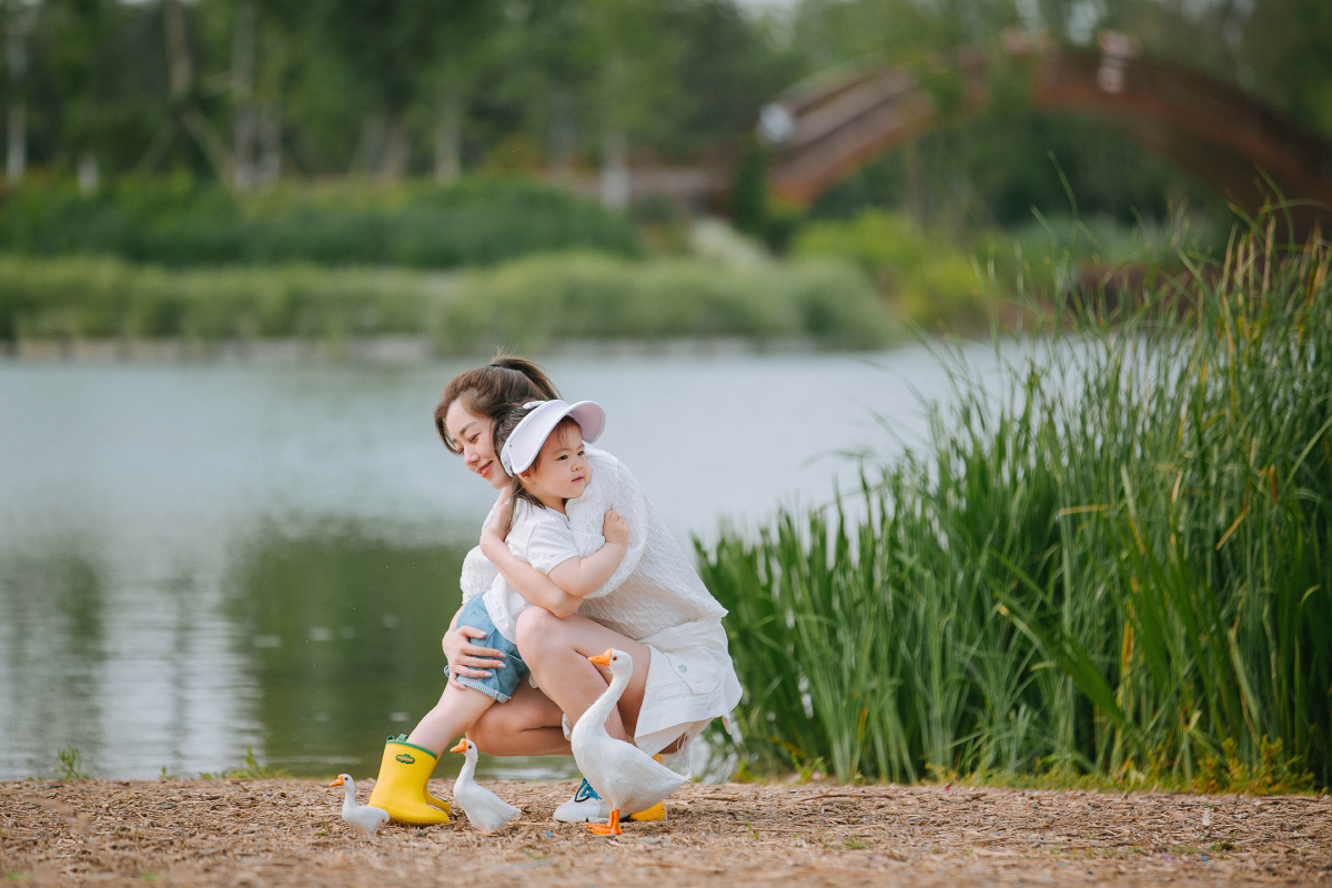 快乐的亲子时光记录宝贝成长的点点滴滴与小动物的快乐时光