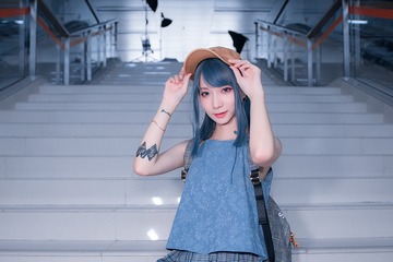 1301889
