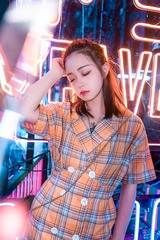 1607610