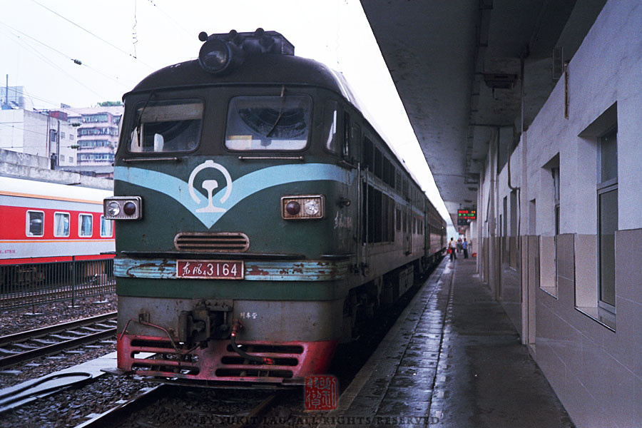 【TRAINS】八月的尾巴 初秋的湖南<一>
本務機是東風4B。