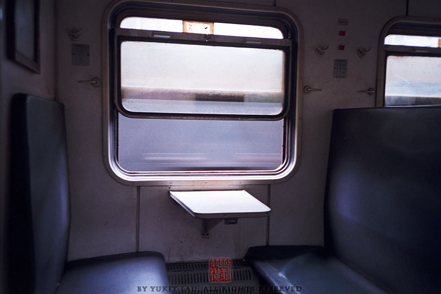 【TRAINS】八月的尾巴 初秋的湖南<一>
車內，硬座22B型。