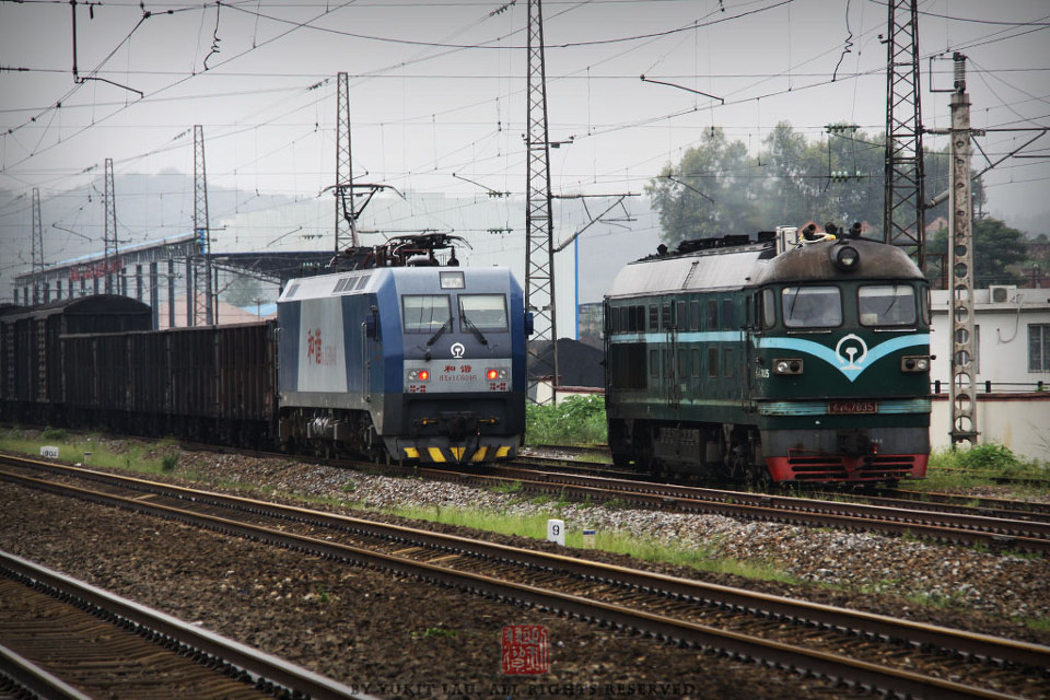 【TRAINS】八月的尾巴 初秋的湖南<一>
側線的一些車。