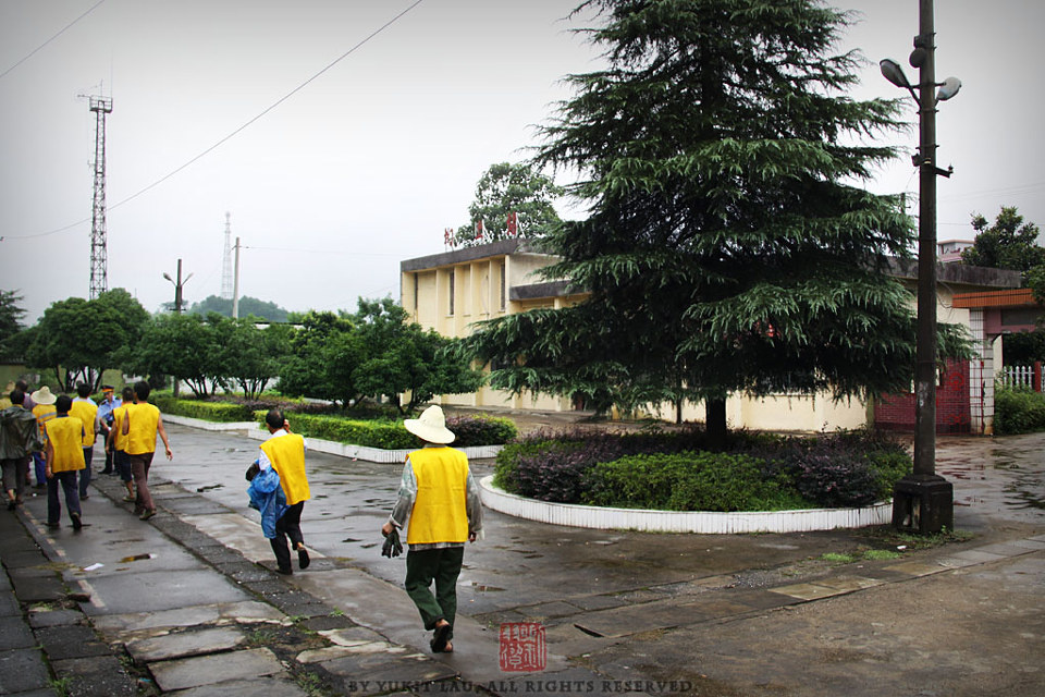 【TRAINS】八月的尾巴 初秋的湖南<一>
除了當地村民，鐵路職工也利用這趟列車通勤。