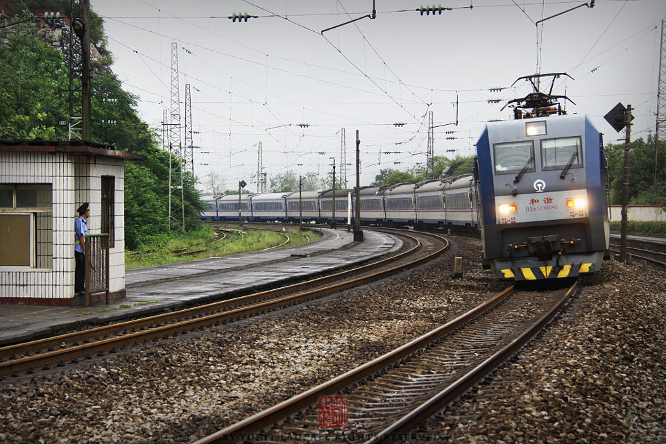 【trains】八月的尾巴 初秋的湖南<一> br /> 京广线非常繁忙.