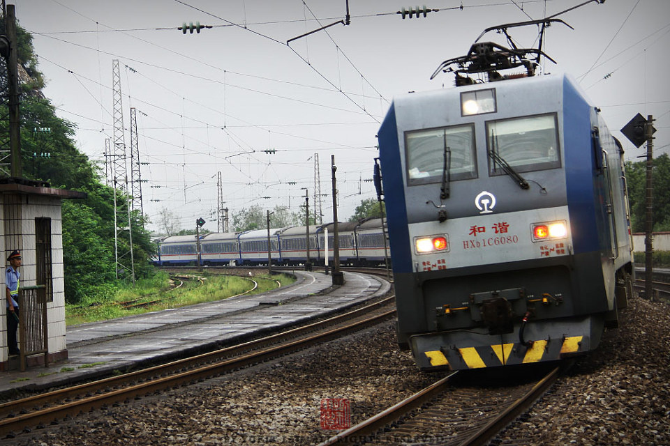 【TRAINS】八月的尾巴 初秋的湖南<一>
和諧電牽引金溫車。