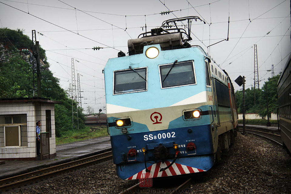 【TRAINS】八月的尾巴 初秋的湖南<一>
還是0002號。