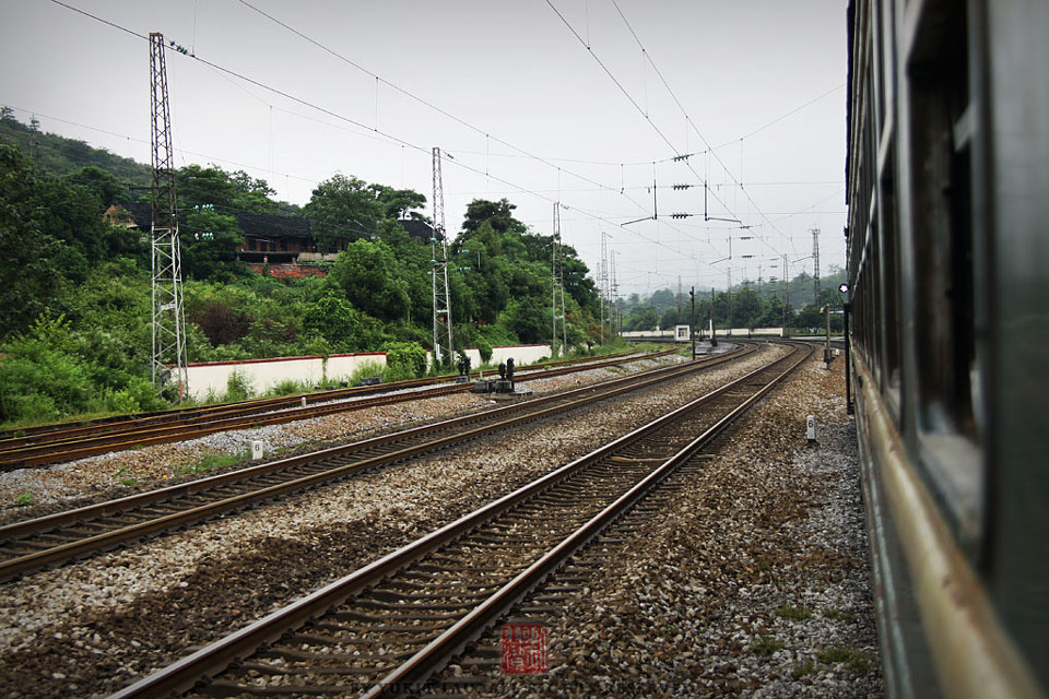 【TRAINS】八月的尾巴 初秋的湖南<一>
待避完畢，我們也開出了。