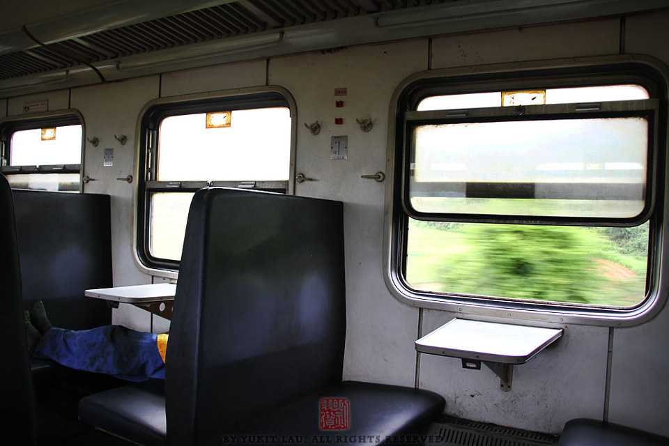 【TRAINS】八月的尾巴 初秋的湖南<一>
車內，不少人躺在椅子上休息。