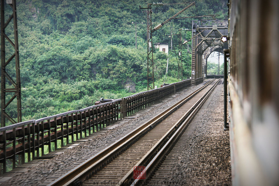 【TRAINS】八月的尾巴 初秋的湖南<一>
過完橋，就是隧道。