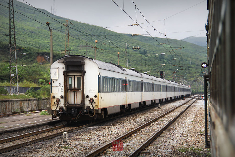 【TRAINS】八月的尾巴 初秋的湖南<一>
特快北上。