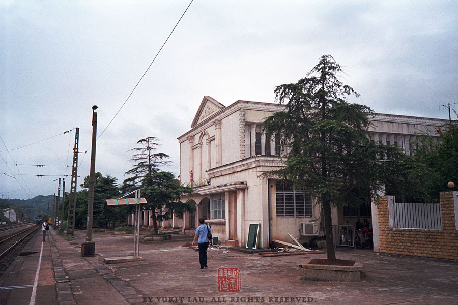 【TRAINS】八月的尾巴 初秋的湖南<一>
白石渡車站，當然這已經是新站，老站在鎮子裡，年初曾探訪過。