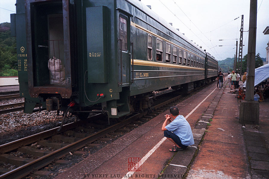 【TRAINS】八月的尾巴 初秋的湖南<一>
一鐵路職工。
