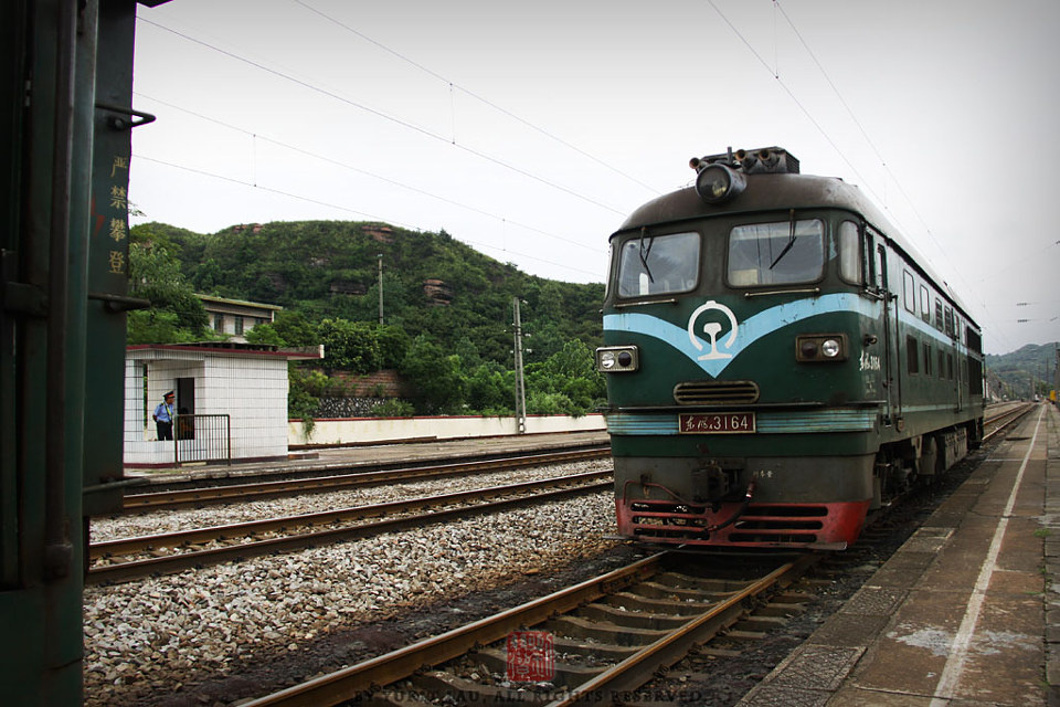 【TRAINS】八月的尾巴 初秋的湖南<一>
本務機解掛換向準備北上。