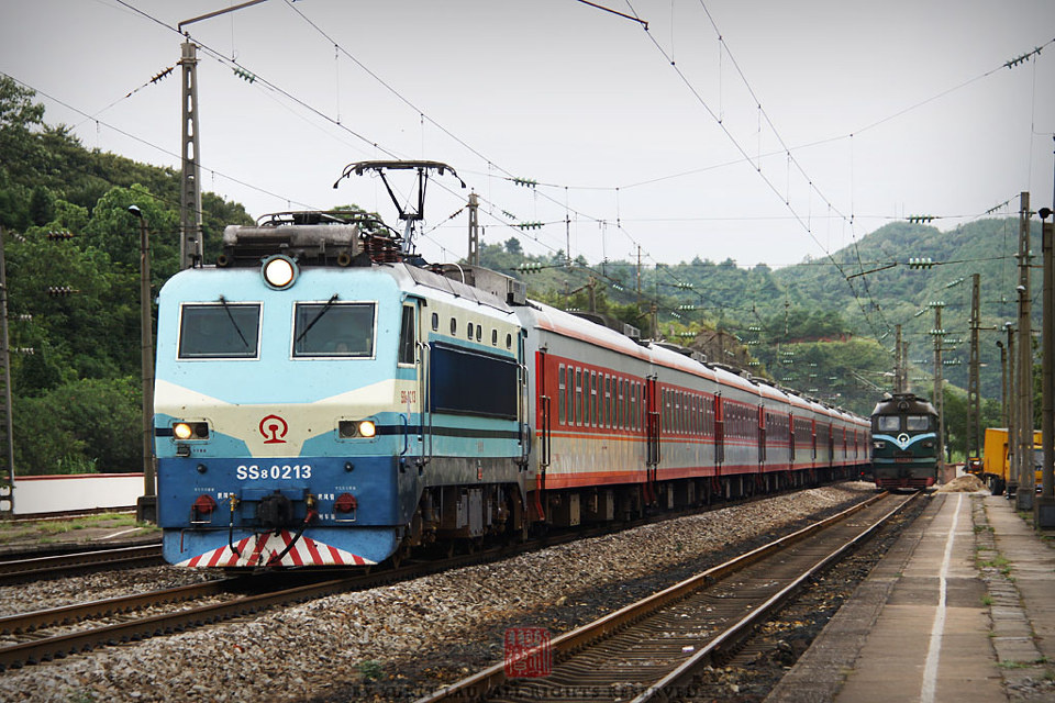 【TRAINS】八月的尾巴 初秋的湖南<一>
絲毫不理會旁邊的小站。