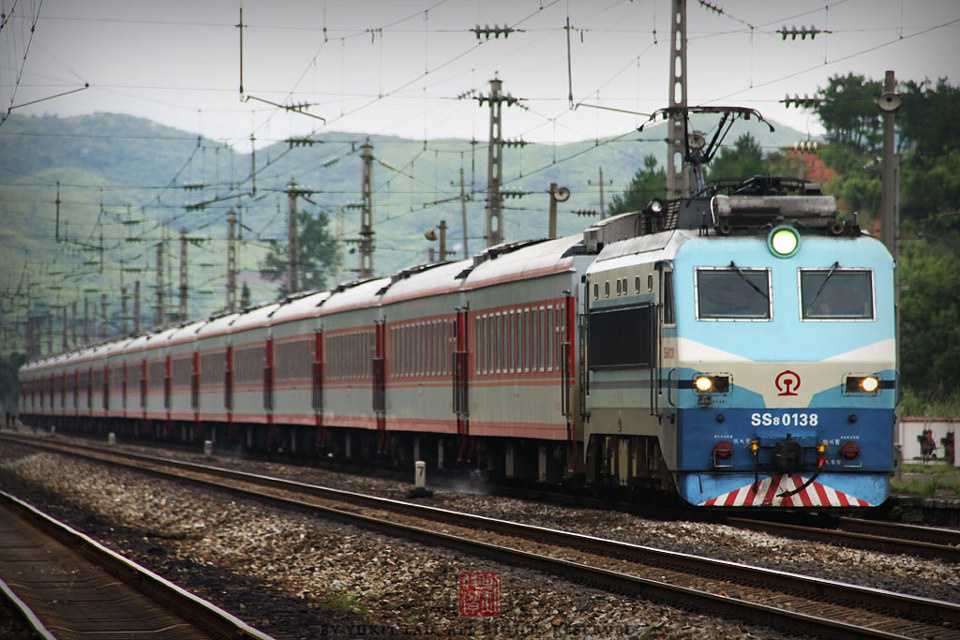 【TRAINS】八月的尾巴 初秋的湖南<一>
南下的快速列車。