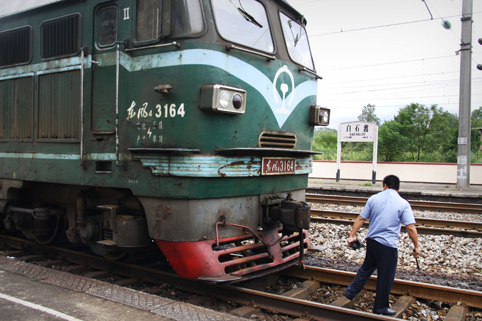 【TRAINS】八月的尾巴 初秋的湖南<一>
準備掛車。