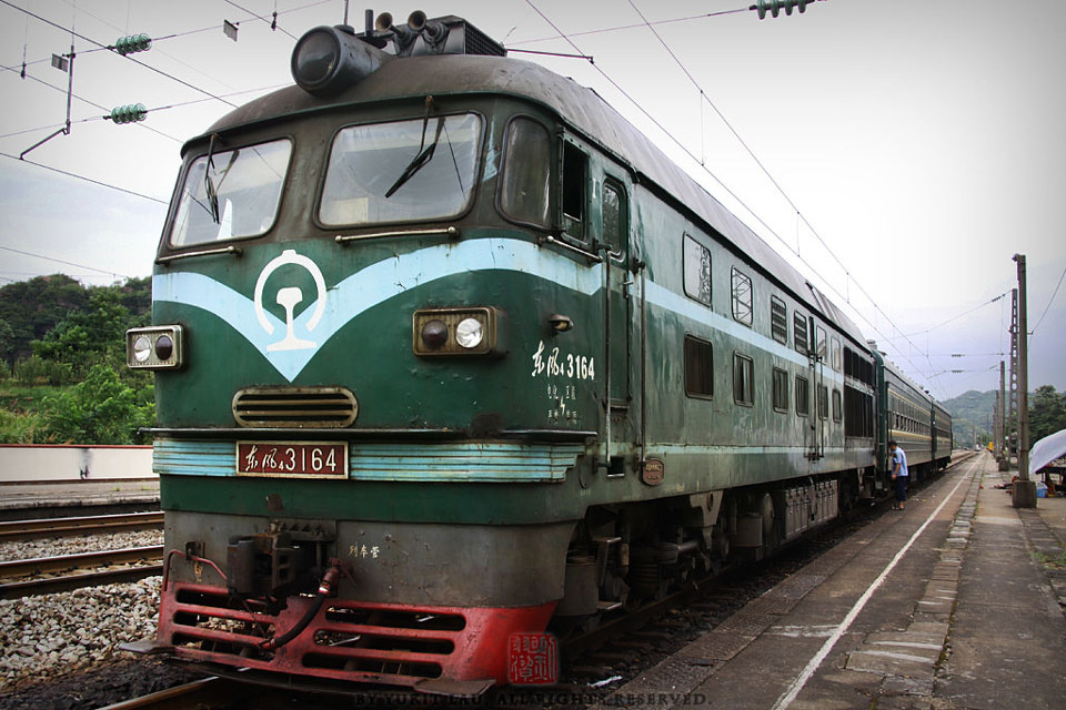 【TRAINS】八月的尾巴 初秋的湖南<一>
全列照。