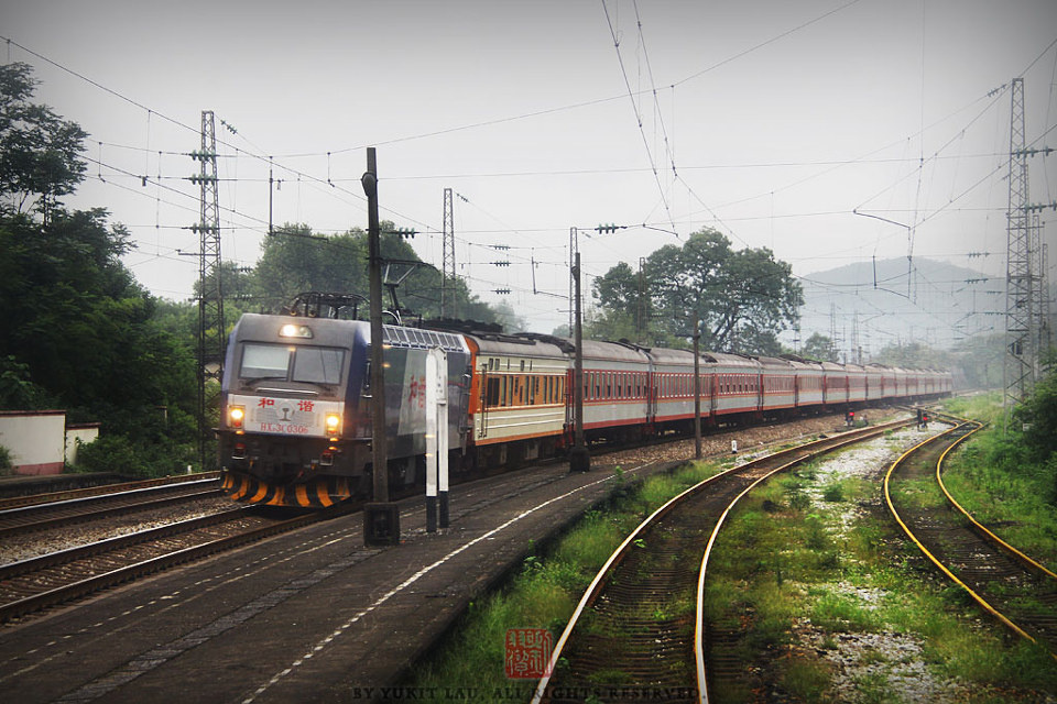 【TRAINS】八月的尾巴 初秋的湖南<一>
南來北往的列車。