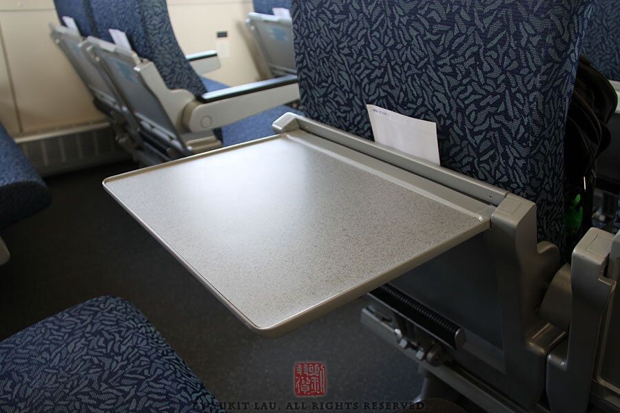 SZT121021_6779
桌板採用抽出式設計。