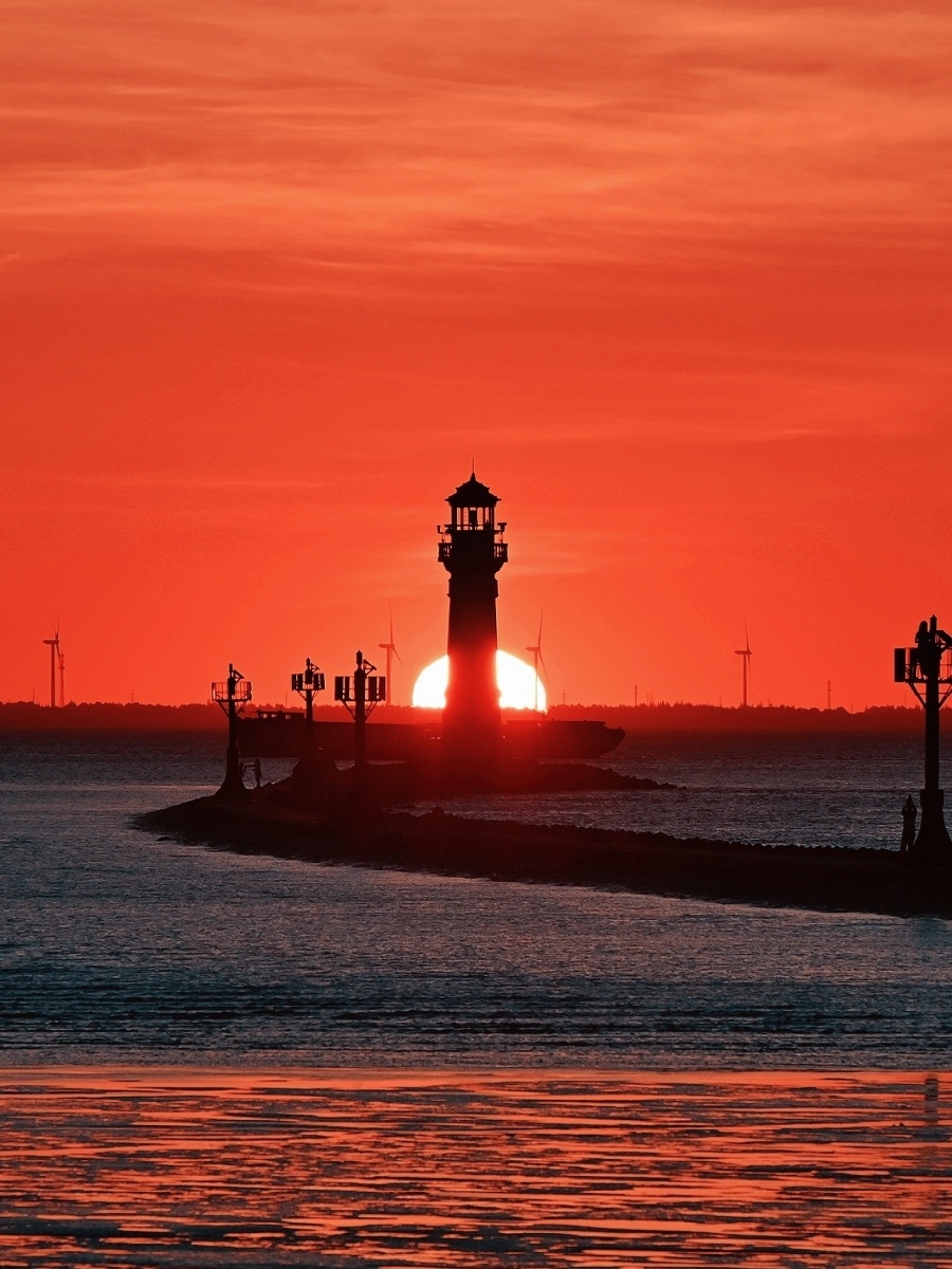 吴淞口灯塔日出