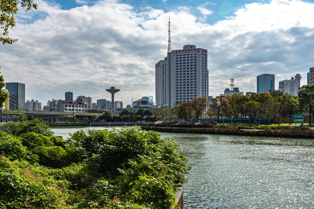 上海普陀苏州河风光