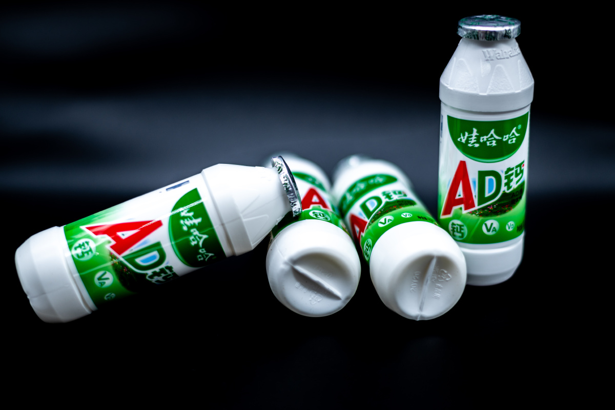 娃哈哈ad钙奶饮料饮品.红柚水果果肉 - 梦未止梦dreamcont - 图虫