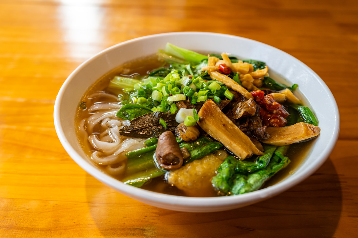 秘制牛腩粉广西防城港美食粤西美食牛腩米粉