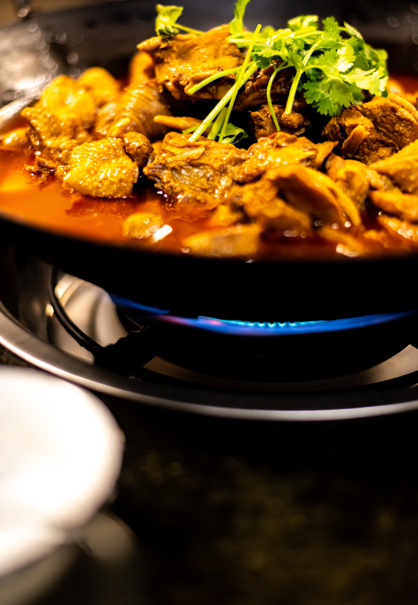 东北特色菜铁锅柴鸡.铁锅炖鸡.坝上美食 - 梦未止梦dreamcont - 图虫