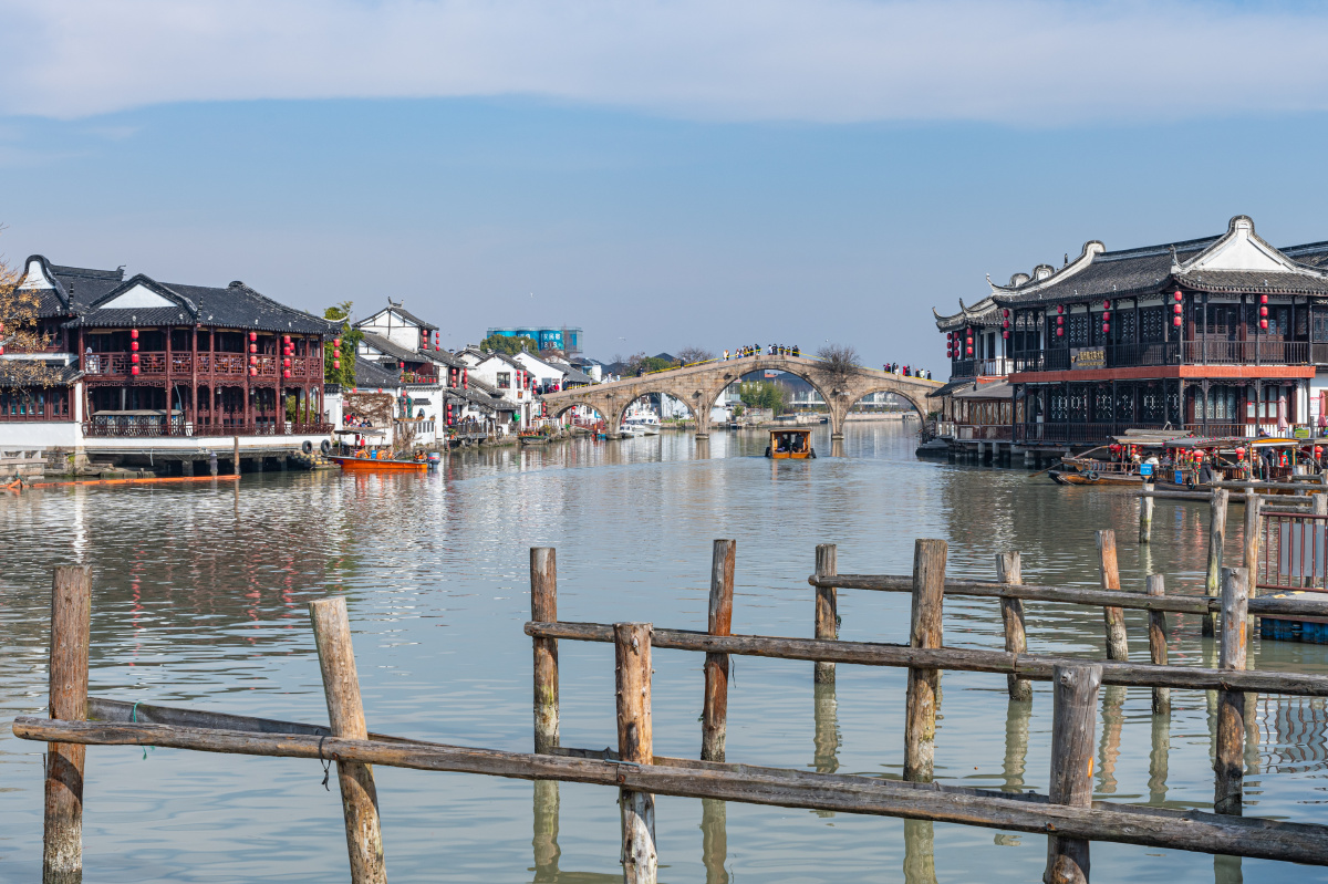 上海青浦朱家角古镇游船码头游船