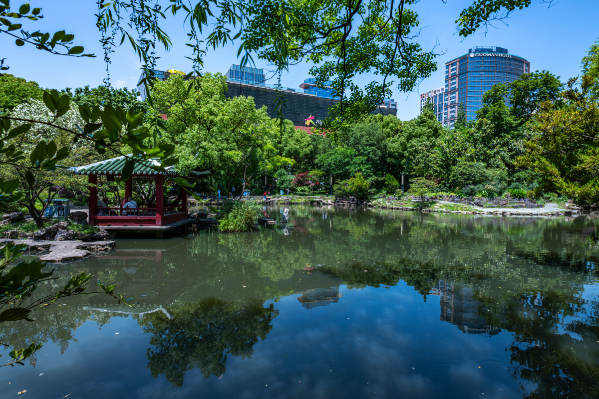 上海普陀长风公园风光银锄湖铁臂山