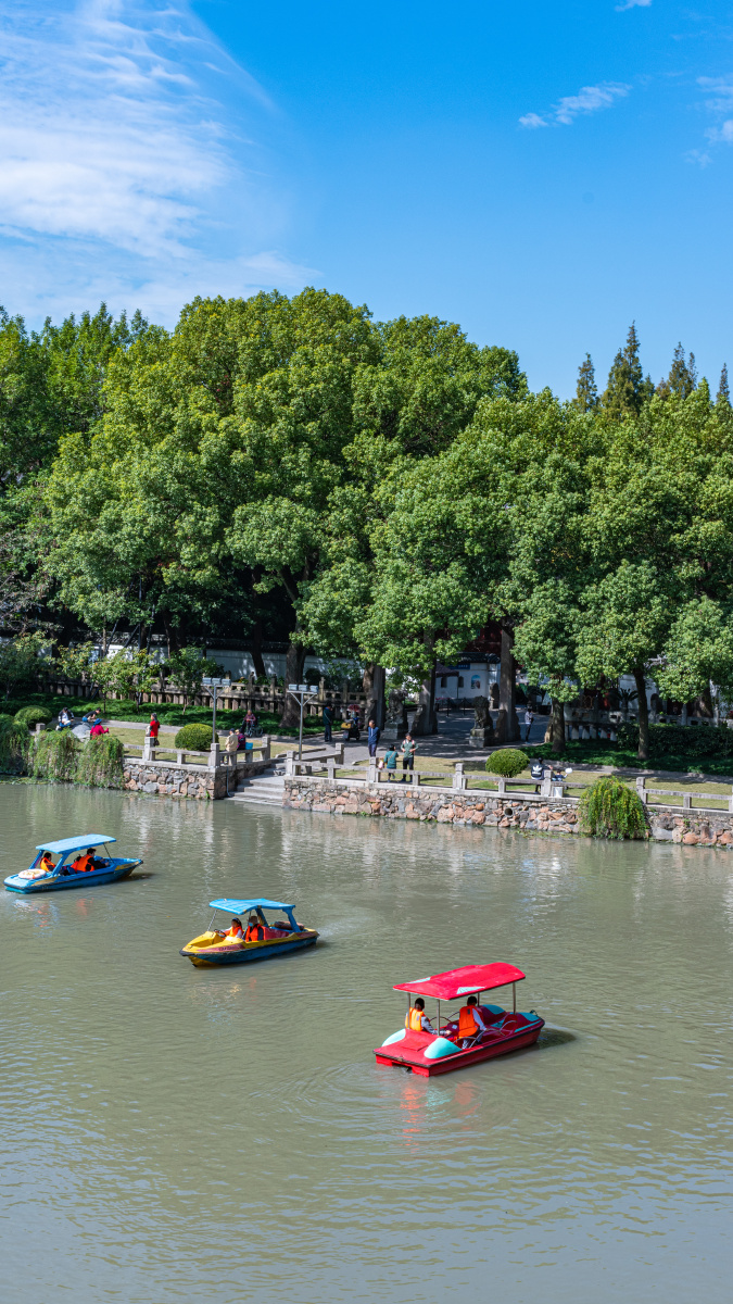 公园湖泊游船上海嘉定汇龙潭公园秋色