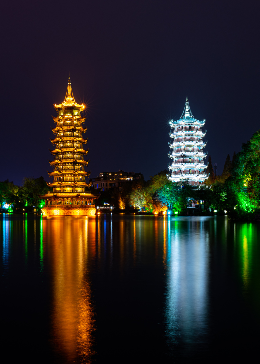 桂林山水两江四湖景区夜景日月双塔夜景杉湖榕湖桂湖木龙湖漓江桃花江