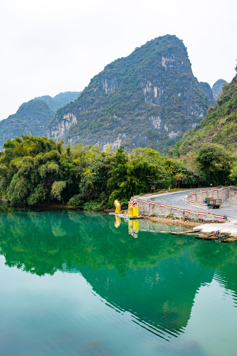 桂林山水阳朔十里画廊遇龙河风光