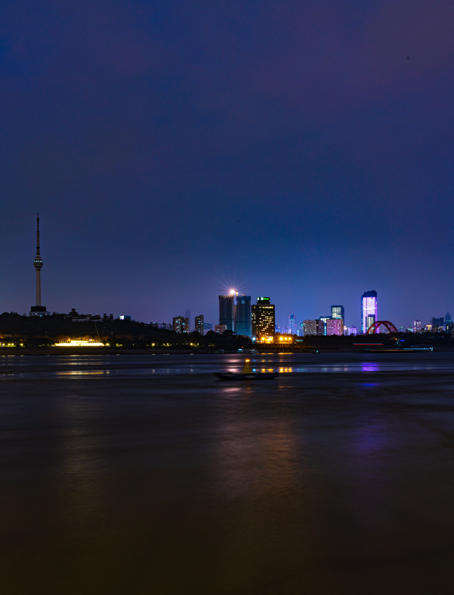 武汉长江大桥夜景武汉长江江滩龟山电视台塔夜色