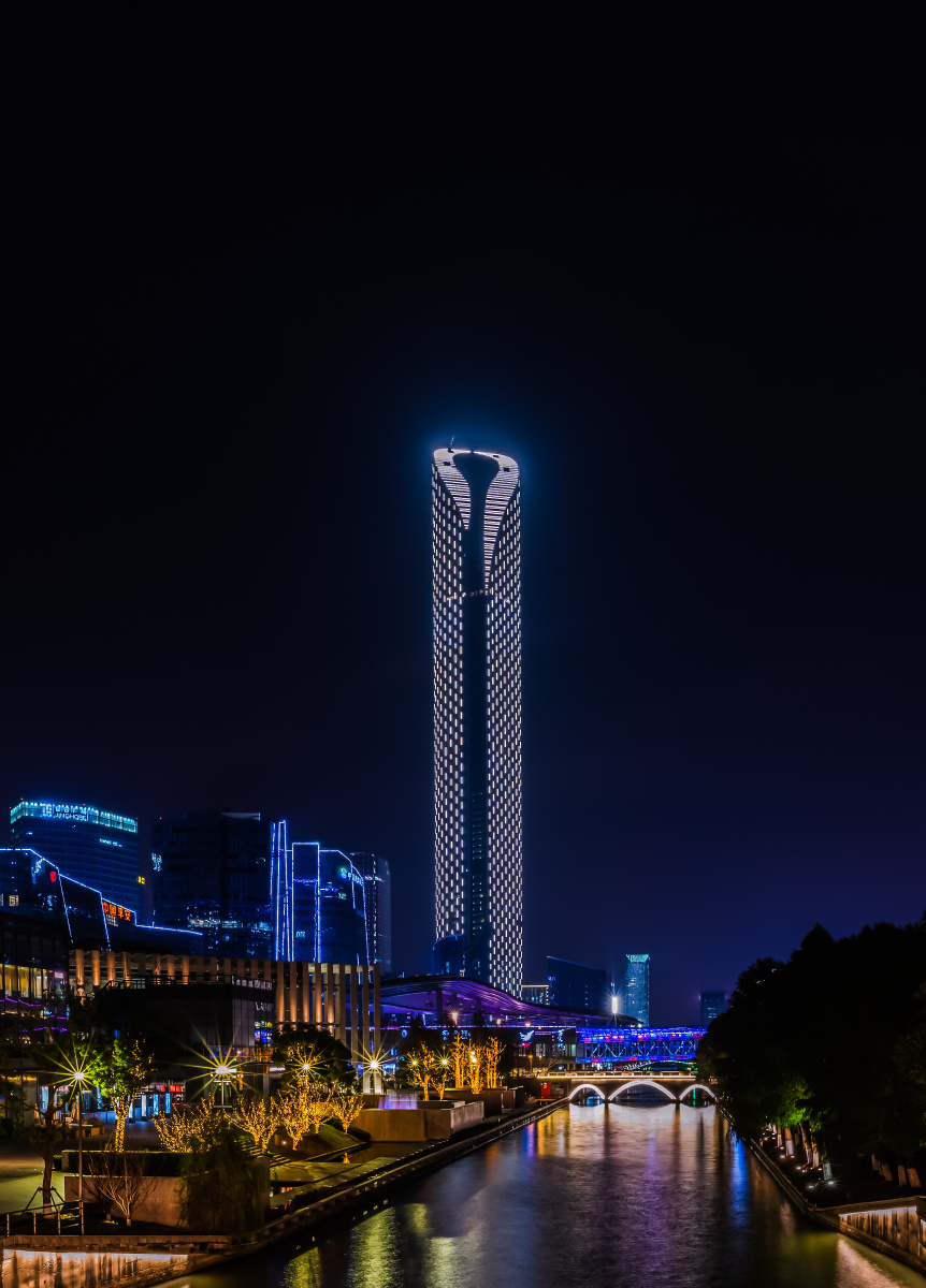 (苏州.金鸡湖.东方之门.苏州中心)东方之门,耗时12年之久,20