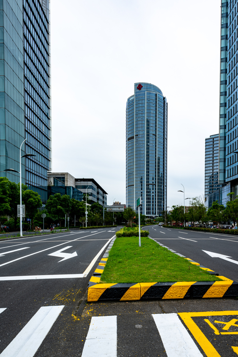 苏州园区月亮湾路清晨街景