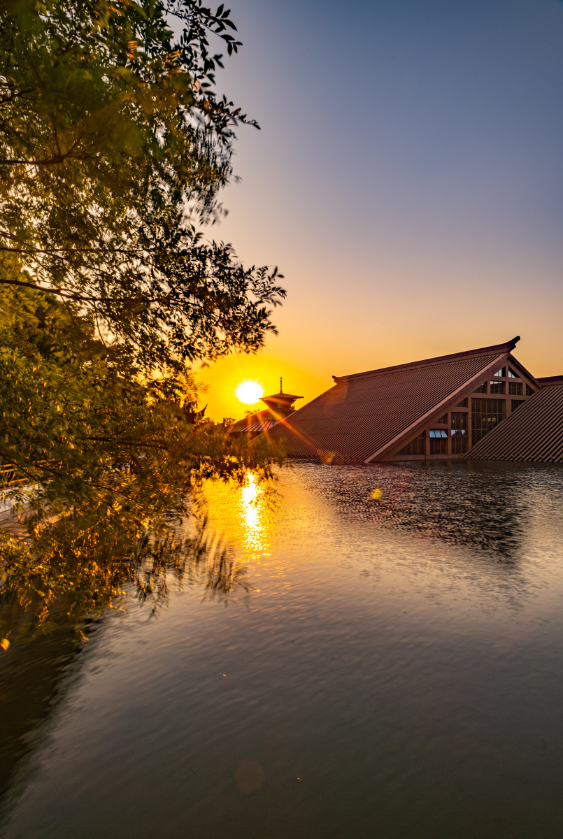 夕阳黄昏晚霞中的上海松江广富林文化遗址