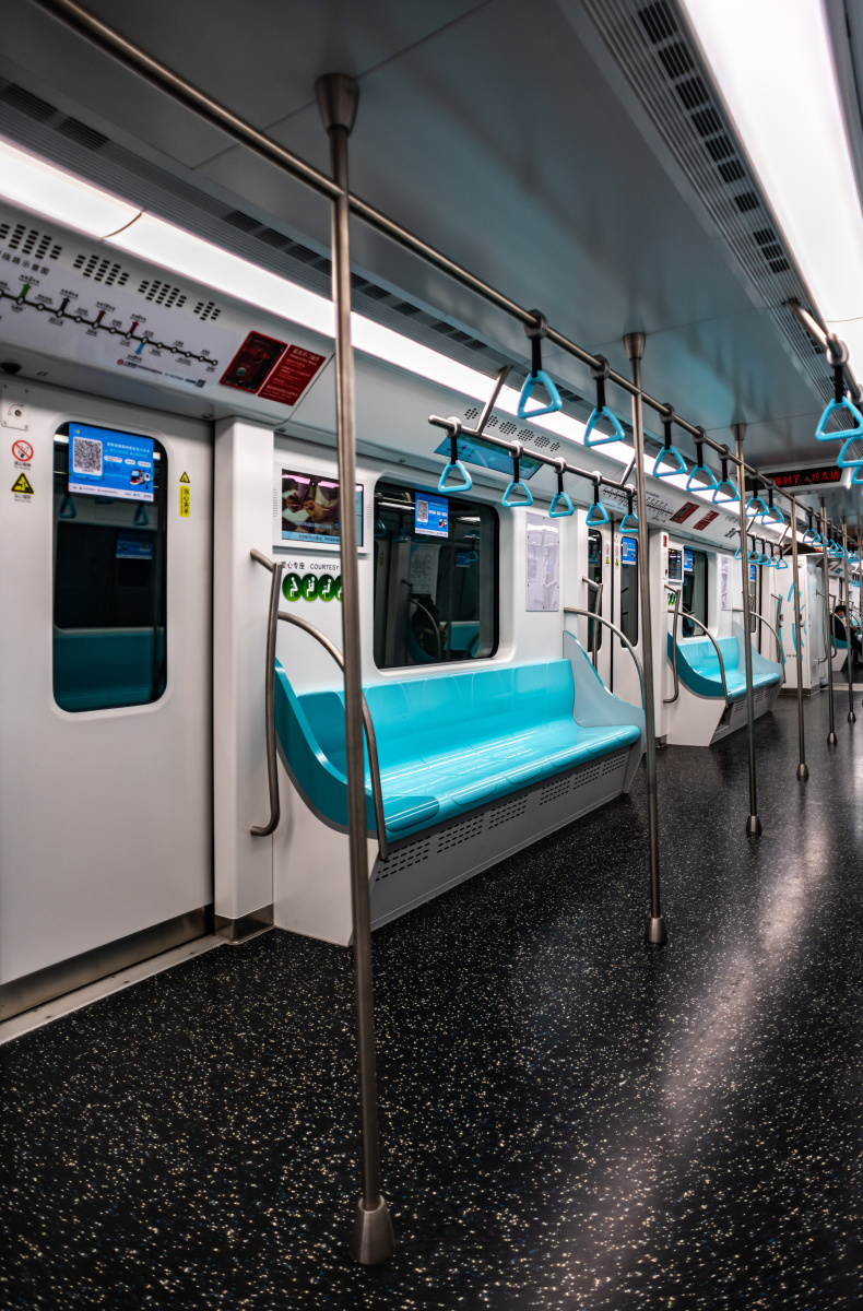 上海地铁14号线车厢内部空间地铁座椅扶手把手