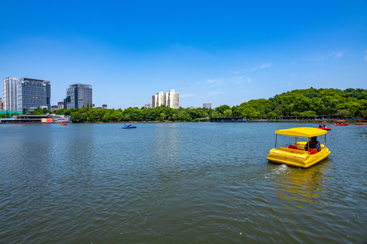 上海普陀长风公园风光银锄湖铁臂山
