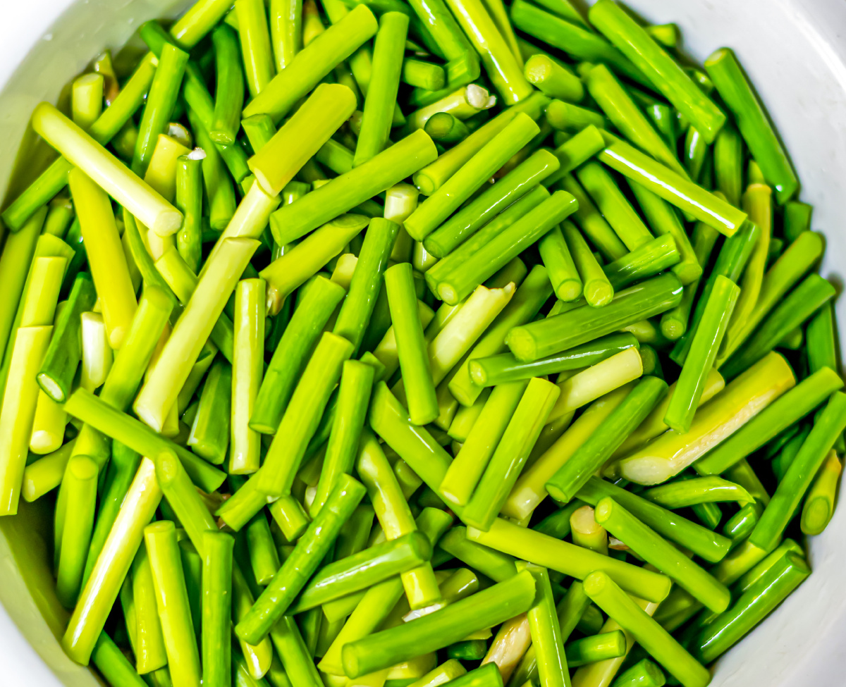 新鲜的蒜苔蔬菜蒜苔段