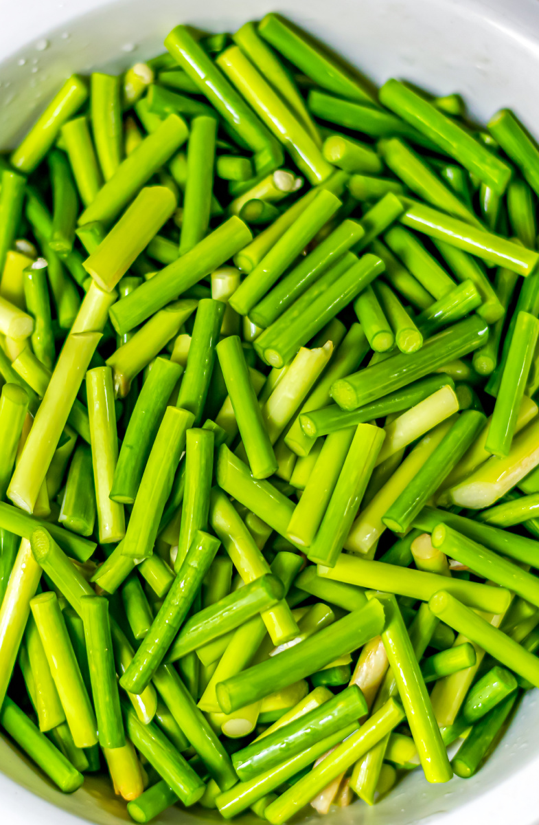 新鲜的蒜苔蔬菜蒜苔段