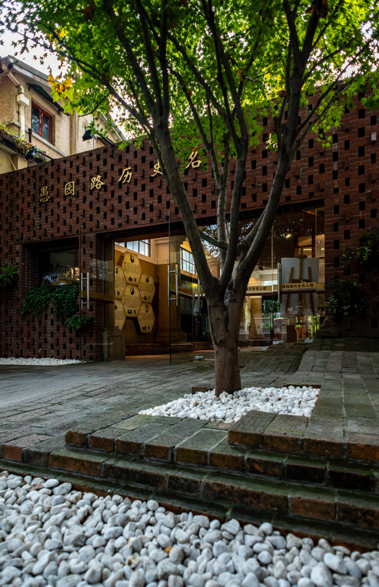 上海长宁愚园路历史名人墙